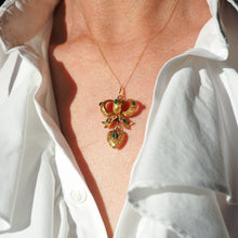 Load image into Gallery viewer, Antique Victorian Emerald 18ct Gold Bow Heart Pendant Necklace - c.1880
