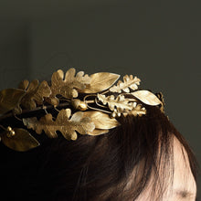 Load image into Gallery viewer, Antique Solid Silver Gilt Crown Foliate Wreath with Laurel/Acorn Leaves - 19th Century
