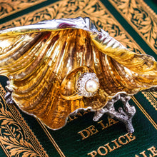 Load image into Gallery viewer, Magnificent Antique Victorian Solid Silver Salt/Butter Dish, Cast Shell Giant Clam Design - Stephen Smith 1876
