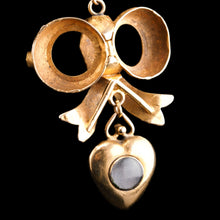 Load image into Gallery viewer, Antique Victorian Emerald 18ct Gold Bow Heart Pendant Necklace - c.1880

