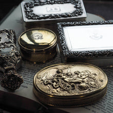 Load image into Gallery viewer, Antique Georgian Silver Gilt Snuff Box Scene of Venus - London 1810 - Artisan Antiques
