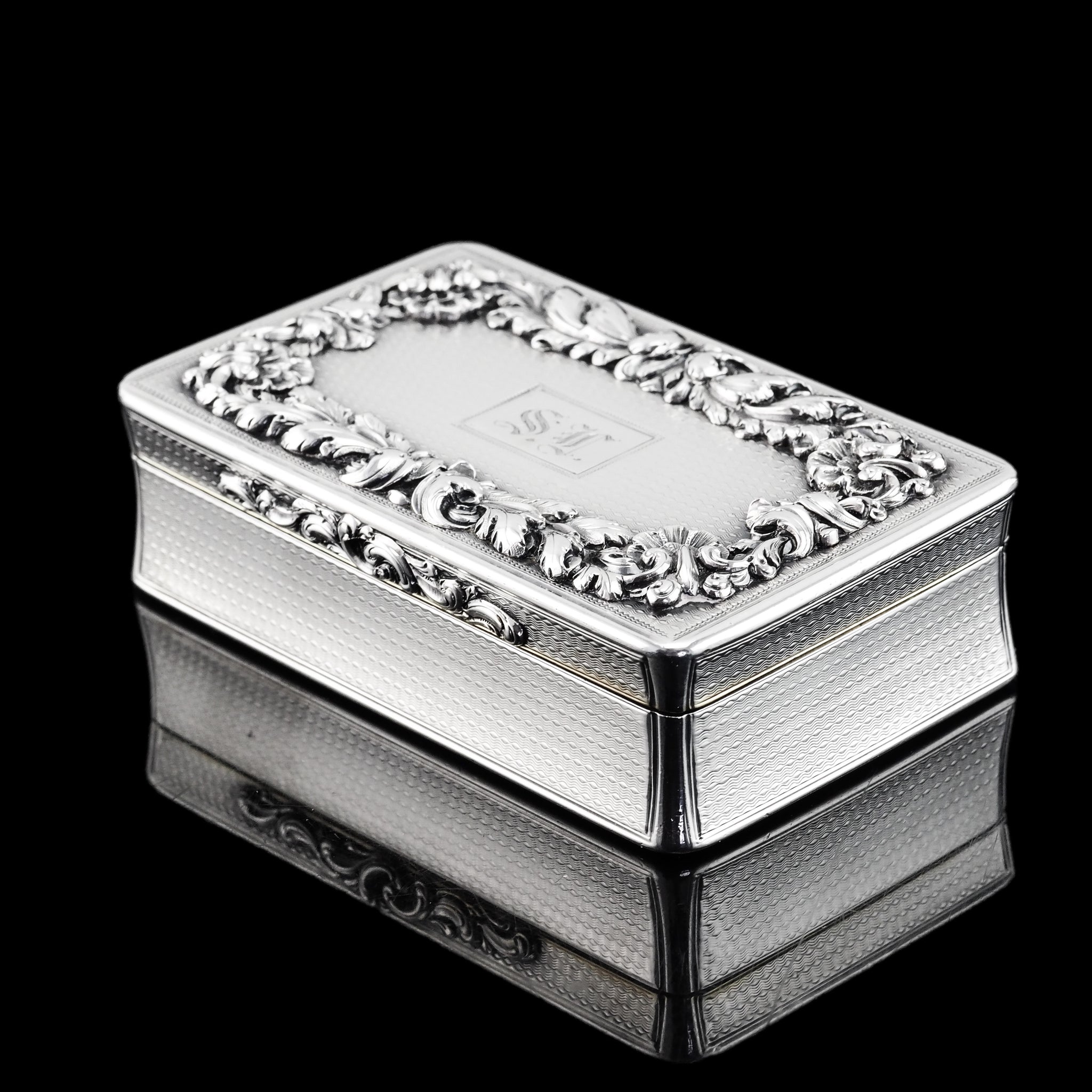 Majestic Antique Large & Heavy Solid Silver Snuff Box with Cast Acanth ...