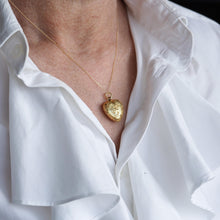 Load image into Gallery viewer, Antique Victorian 18K Gold Puffy Heart Necklace Pendant Locket - c.1890
