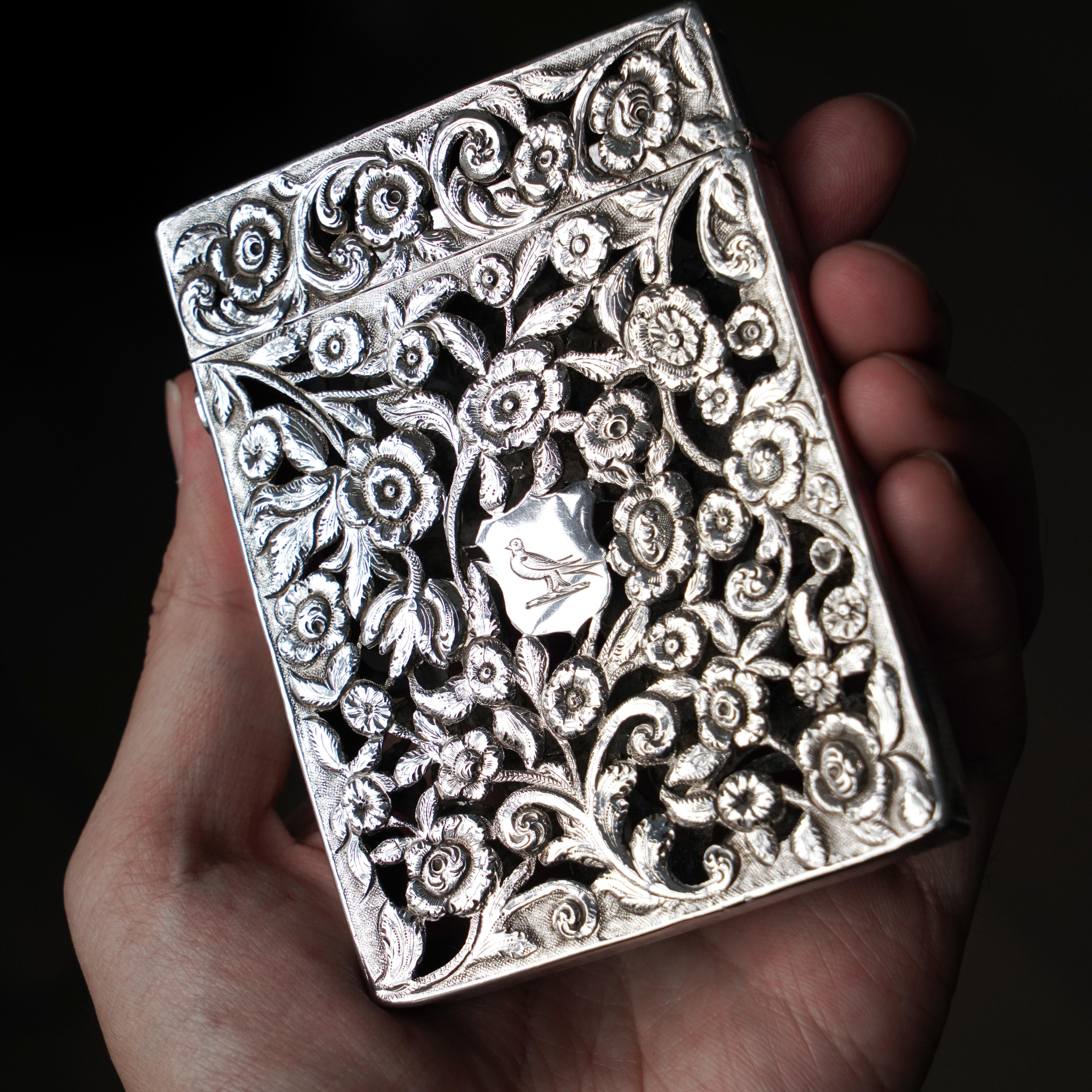 希少　アンティーク　ファンデーションケース　silver 950 唐草細工 Magnificent Antique Victorian Solid Silver Card Case with Floral