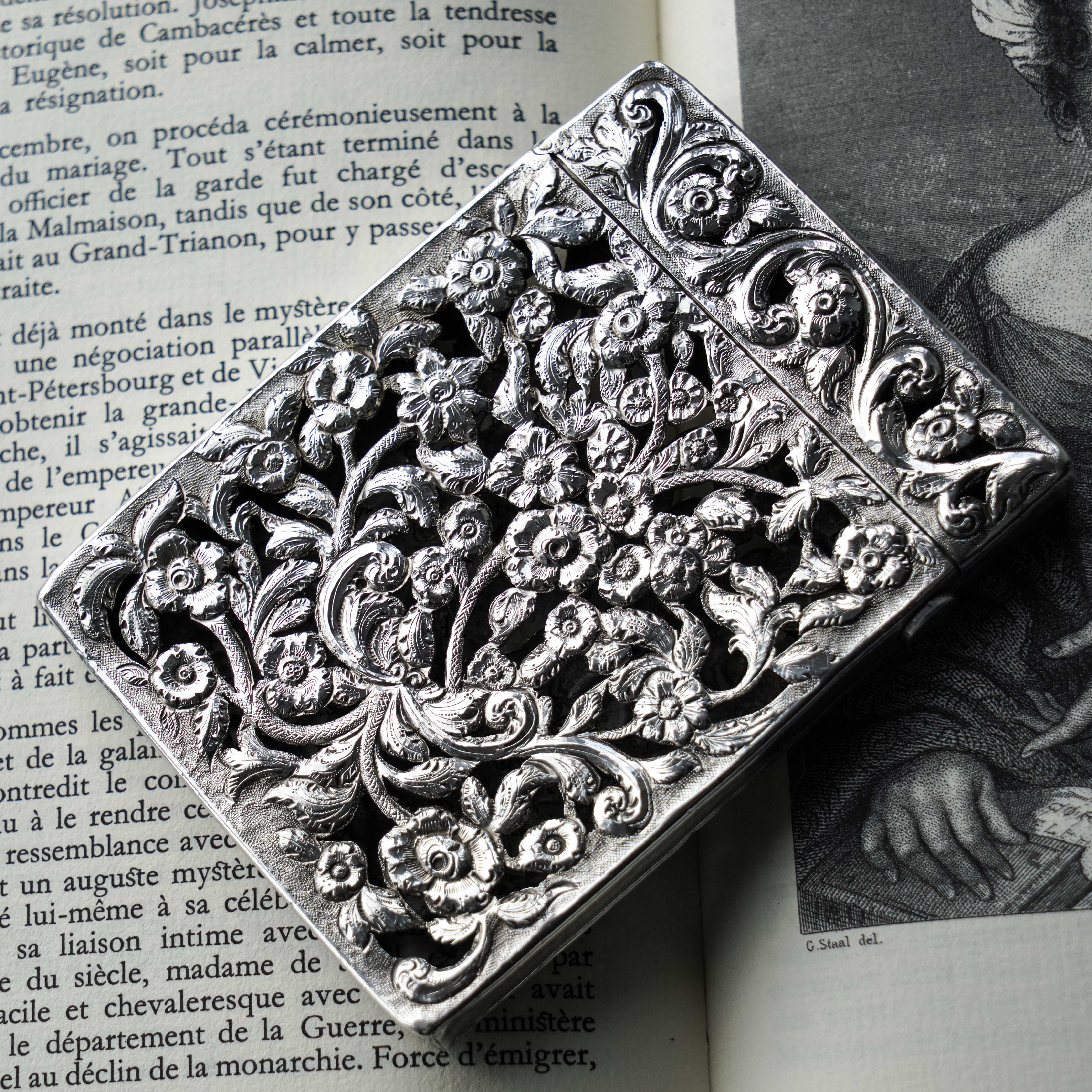 希少　アンティーク　ファンデーションケース　silver 950 唐草細工 Magnificent Antique Victorian Solid Silver Card Case with Floral