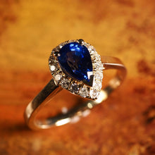 Load image into Gallery viewer, A Stunning 14K Gold Sapphire &amp; Diamond Cluster Ring 1.06 Carat
