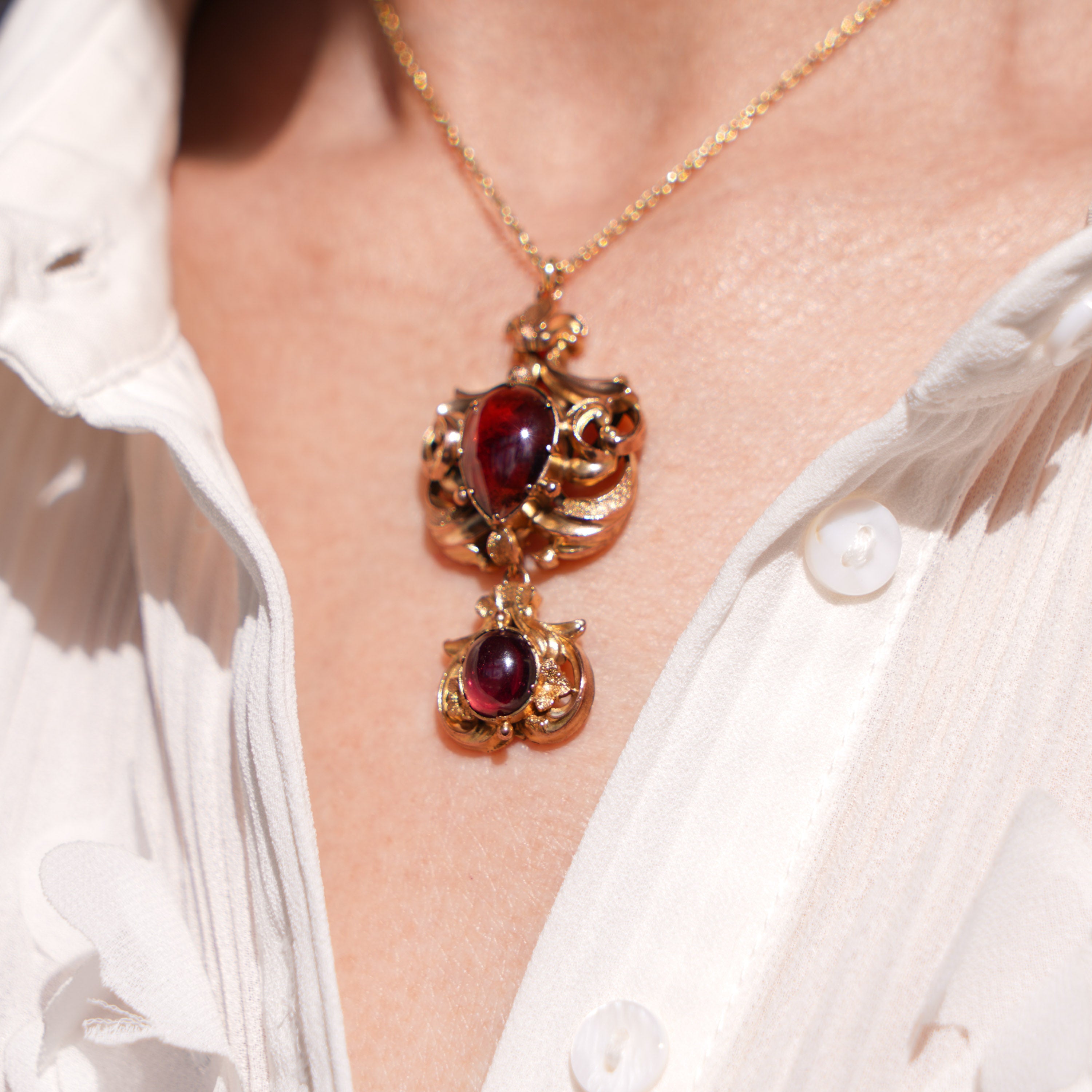 Color Nova Curve Necklace Iolite, Pink Garnet and Amethyst - 18k Gold –  Perle de Lune