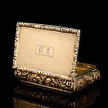 Load image into Gallery viewer, Antique English Georgian Silver Gilt Table Snuff Box - Thomas Shaw 1828 - Artisan Antiques
