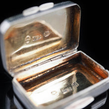 Load image into Gallery viewer, Antique Georgian Silver Vinaigrette by William Pugh - 1812 - Artisan Antiques
