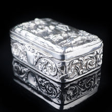 Load image into Gallery viewer, Antique High Relief Silver Snuff Box with Country Scene - Thomas Hayes 1897 - Artisan Antiques
