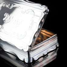 Load image into Gallery viewer, Victorian Heavy Table Silver Snuff Box by Edwards Smith - 1851 - Artisan Antiques
