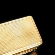 Load image into Gallery viewer, Antique Georgian Silver Gilt Snuff Box - William Edwards 1817 - Artisan Antiques
