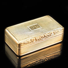 Load image into Gallery viewer, Antique Georgian Silver Gilt Snuff Box - William Edwards 1817 - Artisan Antiques
