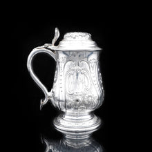 Load image into Gallery viewer, Victorian Silver Lidded Pint Tankard with Gilt Interior - 1840 - Artisan Antiques
