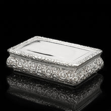 Load image into Gallery viewer, A Georgian Solid Silver Table Snuff Box - Thomas Spicer 1825 - Artisan Antiques
