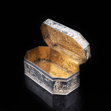Load image into Gallery viewer, A Solid Silver Octagonal Snuff/Pill Box - Thomas Glaser 1891 - Artisan Antiques
