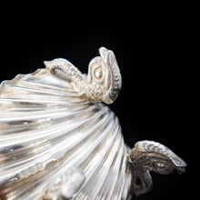 Load image into Gallery viewer, A Pair of Boxed Solid Silver Salt Cellars of Scallop Form - Chawner &amp; co 1871 - Artisan Antiques
