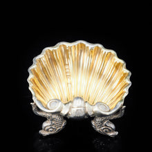 Load image into Gallery viewer, A Pair of Boxed Solid Silver Salt Cellars of Scallop Form - Chawner &amp; co 1871 - Artisan Antiques
