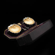 Load image into Gallery viewer, A Pair of Boxed Solid Silver Salt Cellars of Scallop Form - Chawner &amp; co 1871 - Artisan Antiques
