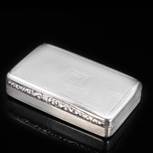 Load image into Gallery viewer, Georgian Engine Turned Solid Silver Snuff Box - Edward Smith 1835 - Artisan Antiques
